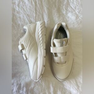 Brooks | Women’s SZ 8 2E X-WIDE | Addiction Walker V-Strap Leather Walking Shoe